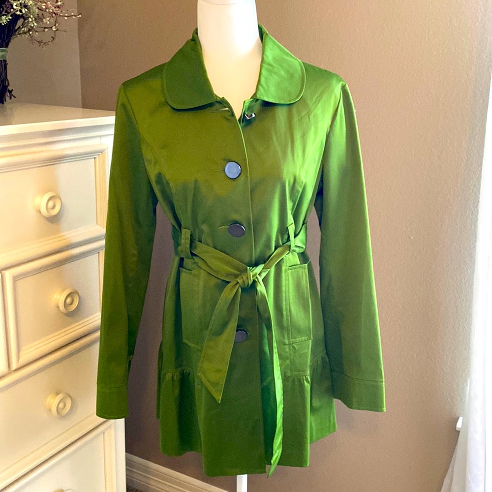 Thé cutest trench coat!!